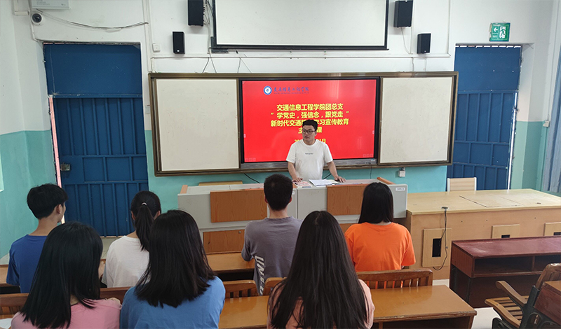 1618997242631373.jpg 图1:覃宏山老师在给团总支学生会干部上主题团课.jpg