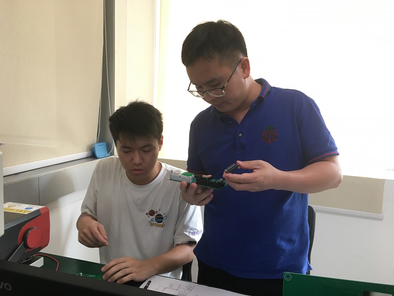 图10：韦家正老师赛前指导.jpg