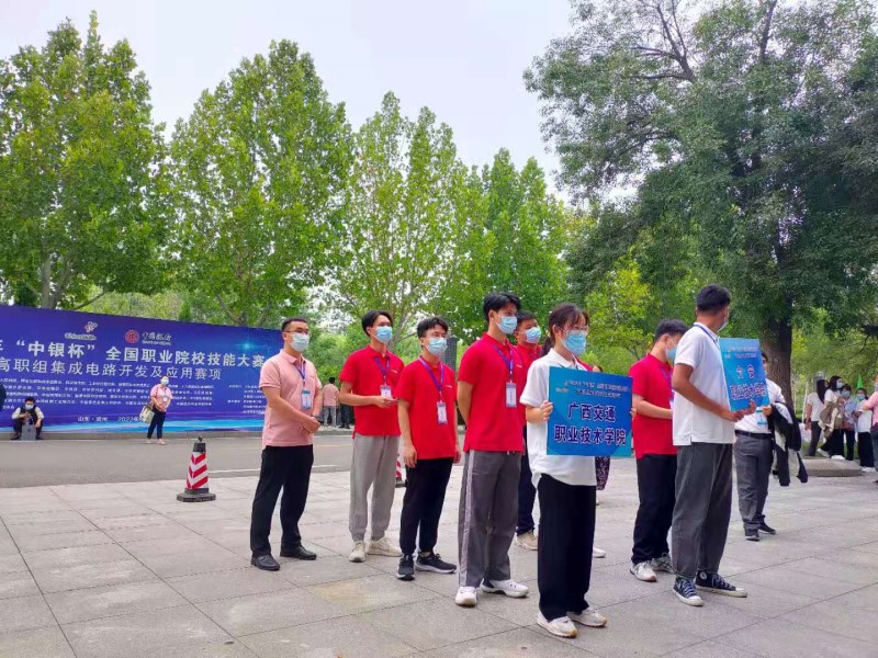 选手等待比赛现场.jpg